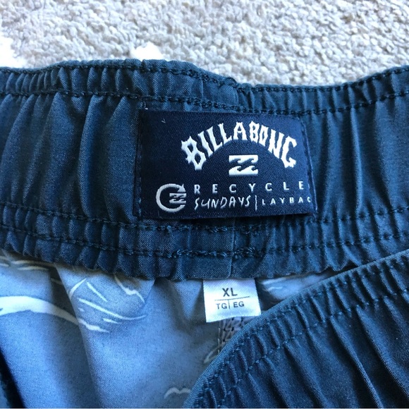 Billabong Blue and White Tropical Print Men’s Bathing Trunks - Picture 2 of 7